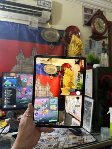 I pad pro 11 (2018) / 256g / មានស្កេន / sim+ wifi / តួរស្ទេីរដូចរូប លក់តំលៃក្រោមទីផ្សារ 265$ ដាច់
