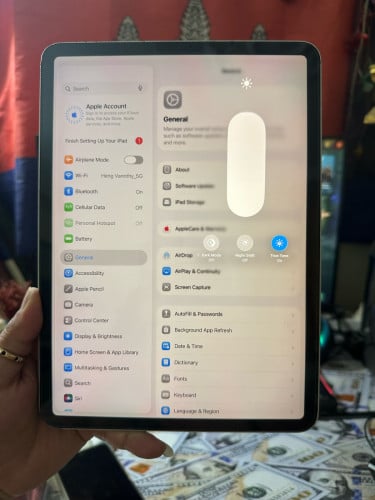 I pad pro 11 (2018) / 256g / មានស្កេន / sim+ wifi / តួរស្ទេីរដូចរូប លក់តំលៃក្រោមទីផ្សារ 265$ ដាច់
