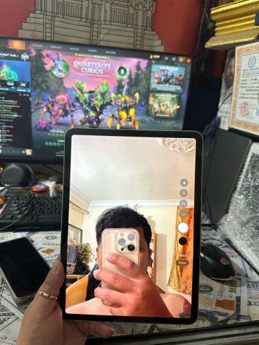 I pad pro 11 (2018) / 256g / មានស្កេន / sim+ wifi / តួរស្ទេីរដូចរូប លក់តំលៃក្រោមទីផ្សារ 265$ ដាច់