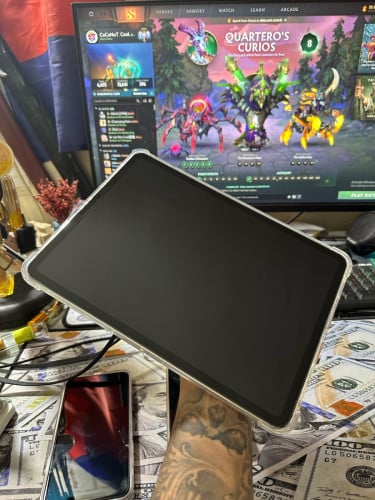 I pad pro 11 (2018) / 256g / មានស្កេន / sim+ wifi / តួរស្ទេីរដូចរូប លក់តំលៃក្រោមទីផ្សារ 265$ ដាច់