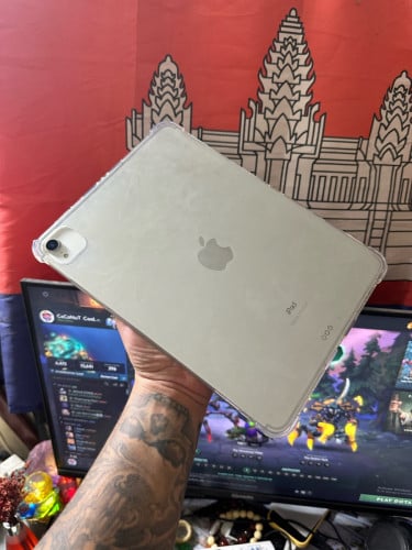 I pad pro 11 (2018) / 256g / មានស្កេន / sim+ wifi / តួរស្ទេីរដូចរូប លក់តំលៃក្រោមទីផ្សារ 265$ ដាច់