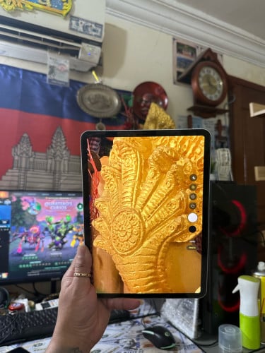 I pad pro 11 (2018) / 256g / មានស្កេន / sim+ wifi / តួរស្ទេីរដូចរូប លក់តំលៃក្រោមទីផ្សារ 265$ ដាច់