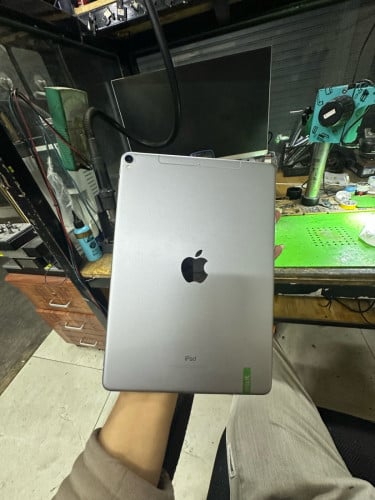 iPad Pro 10.5 64G សំណុំzin មានស្កេន sim/wifi 125$ចរចារ