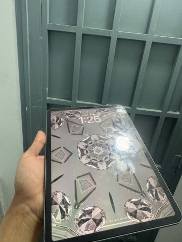 iPad Pro M2 អីវ៉ាន់ស្អាតដោយសារត្រូវការលុយបងៗអាចទាក់ទងបាន