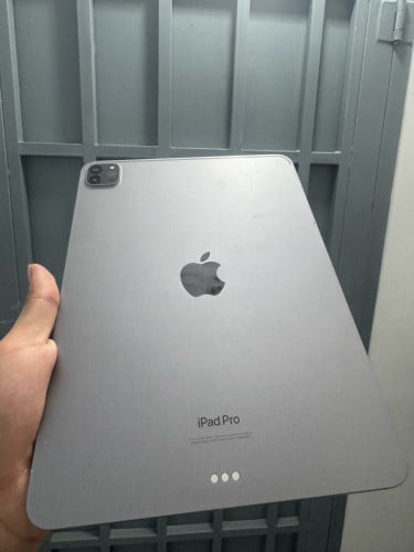 iPad Pro M2 អីវ៉ាន់ស្អាតដោយសារត្រូវការលុយបងៗអាចទាក់ទងបាន