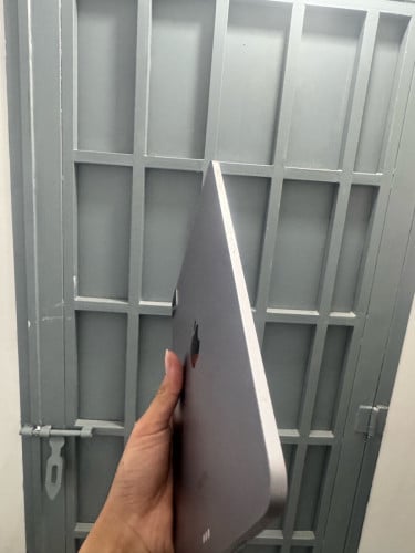 iPad Pro M2 អីវ៉ាន់ស្អាតដោយសារត្រូវការលុយបងៗអាចទាក់ទងបាន