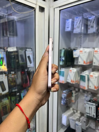 iPhone 13 ពណ៌ផ្កាឈូក 🍏 128GB LLA Battery 93% 🔋 តួស្អាត 99% សំណុំហ្សីន
