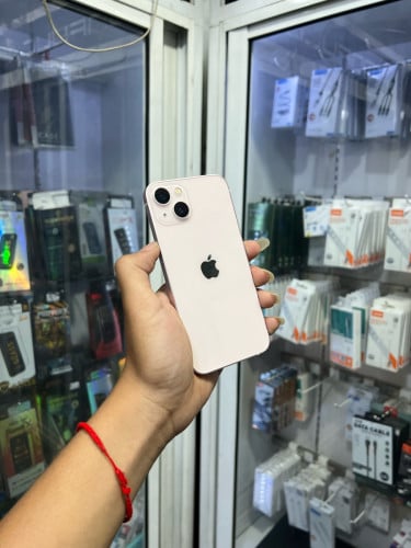 iPhone 13 ពណ៌ផ្កាឈូក 🍏 128GB LLA Battery 93% 🔋 តួស្អាត 99% សំណុំហ្សីន