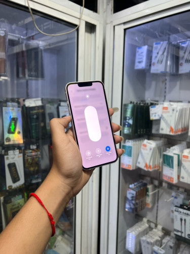 iPhone 13 ពណ៌ផ្កាឈូក 🍏 128GB LLA Battery 93% 🔋 តួស្អាត 99% សំណុំហ្សីន