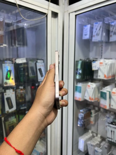iPhone 13 ពណ៌ផ្កាឈូក 🍏 128GB LLA Battery 95% 🔋 តួស្អាត 98-99% សំណុំហ្សីន