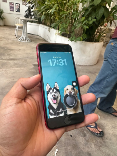 iPhone se3 99% លក់99$