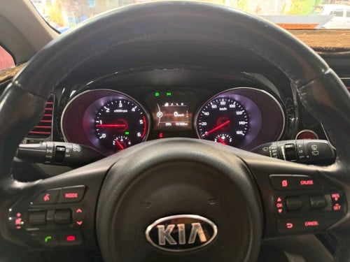 Kia carnival 2015full option ទ្វាអូតូបី