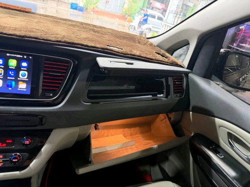 Kia carnival 2015full option ទ្វាអូតូបី