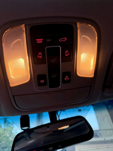Kia carnival 2015full option ទ្វាអូតូបី