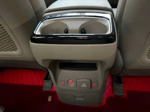 Kia carnival 2015full option ទ្វាអូតូបី