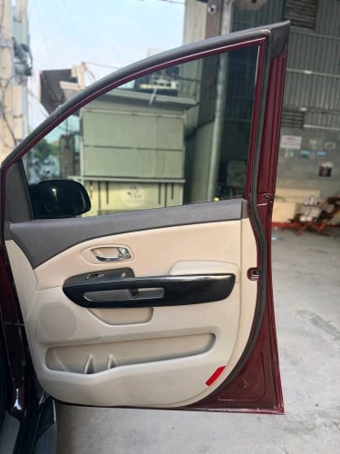 Kia carnival 2015full option ទ្វាអូតូបី