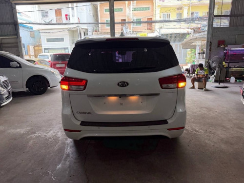 Kia Carnival 2017full option អូតូបី