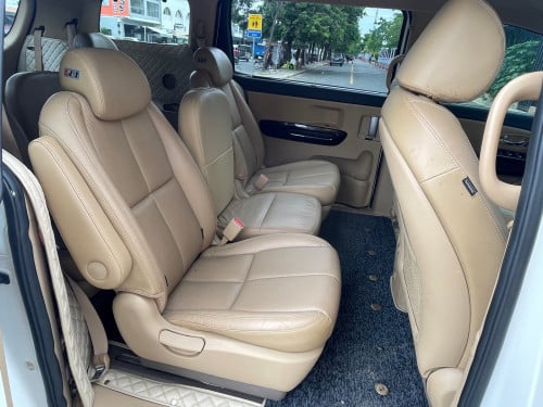 KIA Carnival year 2018 Full option បើកដំបូល2តង់ ប្រើសាំង