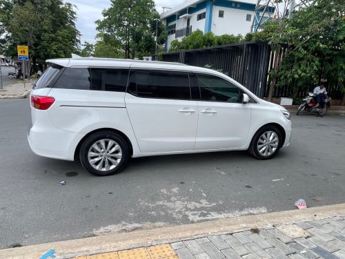 KIA Carnival year 2018 Full option បើកដំបូល2តង់ ប្រើសាំង