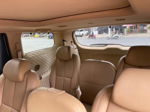 KIA Carnival year 2018 Full option បើកដំបូល2តង់ ប្រើសាំង