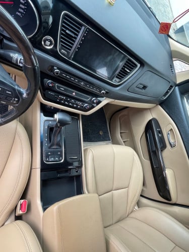 KIA Carnival year 2018 Full option បើកដំបូល2តង់ ប្រើសាំង