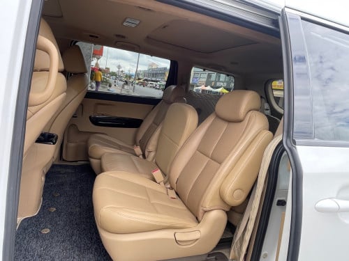 KIA Carnival year 2018 Full option បើកដំបូល2តង់ ប្រើសាំង