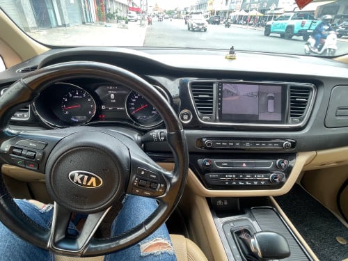 KIA Carnival year 2018 Full option បើកដំបូល2តង់ ប្រើសាំង