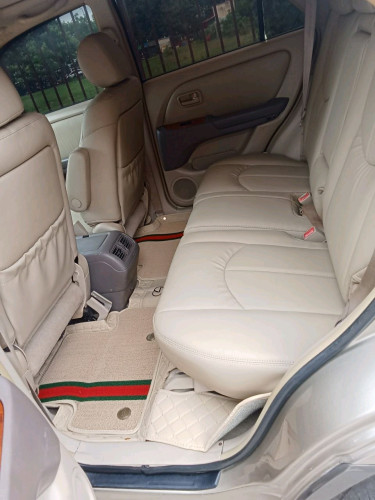 Lexus 300ឆ្នាំ2000ប៉ុង1លក់9600$ចរចារ