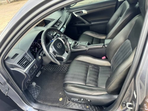 LEXUS CT 200h 2012 For Rent /出租