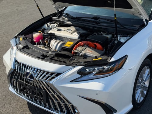 Lexus Es300h ឆ្នាំ 2013 Full-Option គ្រឿងក្នុងពណ៍លឿងឡានកាលី ក្រដាស់ពន្ធ
