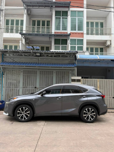 LEXUS NX 200t ឆ្នាំ2015 F-Sport ក្នុងក្រហមឆើរី🍒 គុជ3ហ្សុិន 4ប៊ូតុង ប៉ុង1 ឡានស្អាតនៅថ្មីខ្លាំង