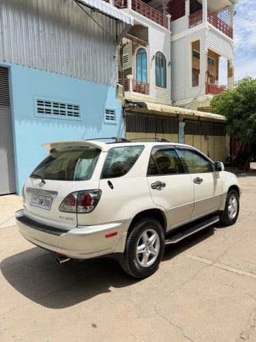 Lexus RX.300 ឆ្នាំ2001 ប៉ុង១ ឡាននៅសំនុំថ្មីណាស់
