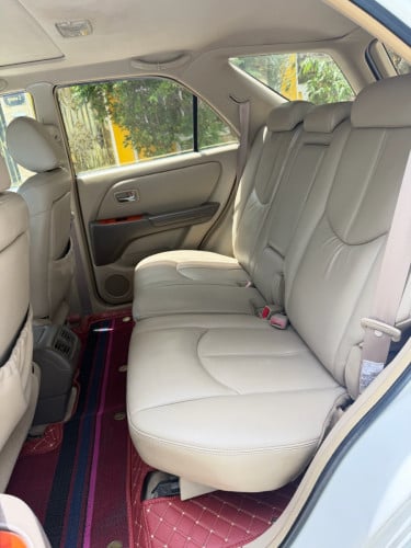 Lexus RX.300 ឆ្នាំ2001 ប៉ុង១ ឡាននៅសំនុំថ្មីណាស់