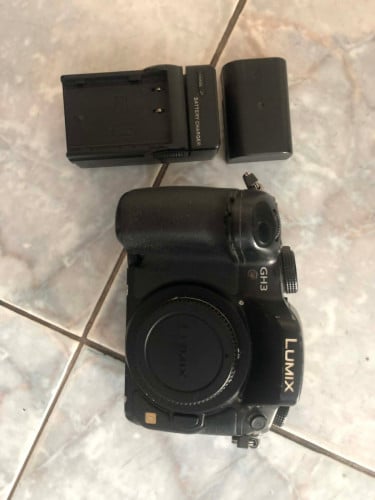 LUMIX GH3 PANASONIC CAMERA - BODY ONLY, WITH BAG, CHARGER AND BATTERIES
