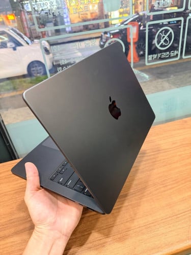 MacBook M3 Pro 14inch 18G 512G battery 100%