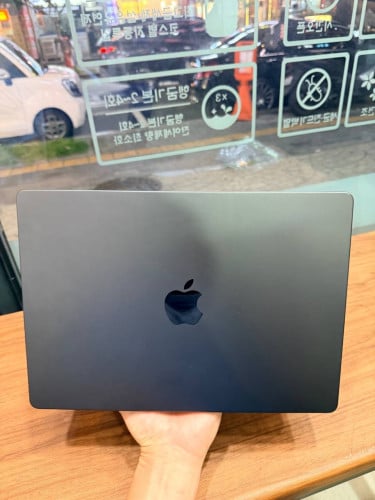 MacBook M3 Pro 14inch 18G 512G battery 100%