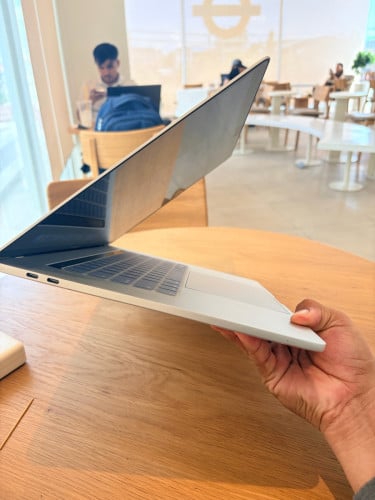 Macbook pro 2019 core i9 ram 32G storage 512G