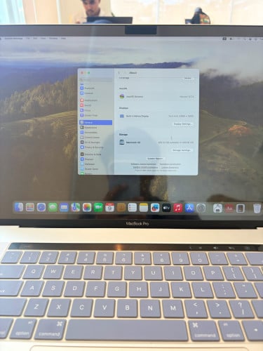 Macbook pro 2019 core i9 ram 32G storage 512G
