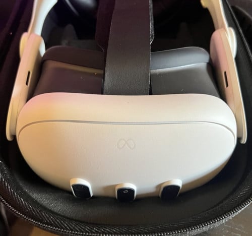 Meta Quest 3 512GB + Halo Strap + Hard Case | Like New 98% | $380 Negotiable