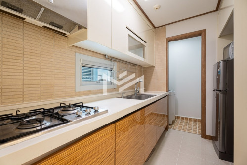 Modern 1 Bedroom Condo for RENT in De Castle BKK1 with Gym and Pool