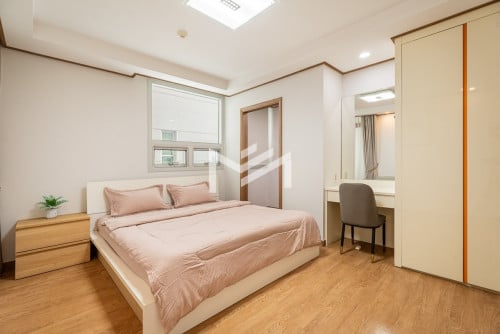 Modern 1 Bedroom Condo for RENT in De Castle BKK1 with Gym and Pool