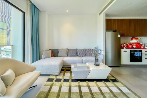 Modern 2 Bedrooms Condo for RENT in Embassy Central BKK1 with Gym and Pool