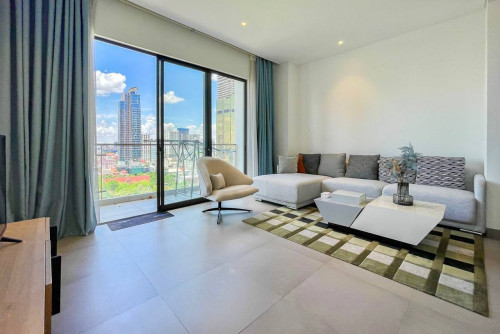 Modern 2 Bedrooms Condo for RENT in Embassy Central BKK1 with Gym and Pool