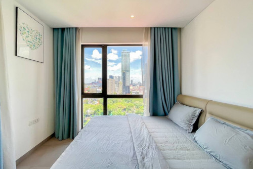 Modern 2 Bedrooms Condo for RENT in Embassy Central BKK1 with Gym and Pool