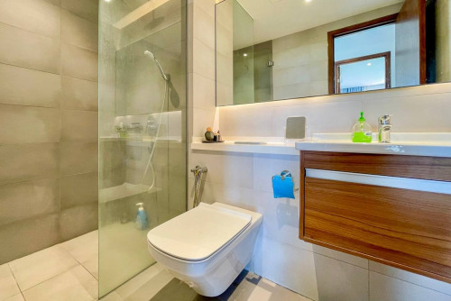 Modern 2 Bedrooms Condo for RENT in Embassy Central BKK1 with Gym and Pool