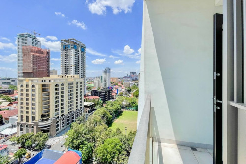 Modern 2 Bedrooms Condo for RENT in Embassy Central BKK1 with Gym and Pool