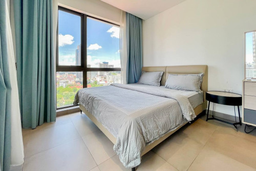Modern 2 Bedrooms Condo for RENT in Embassy Central BKK1 with Gym and Pool