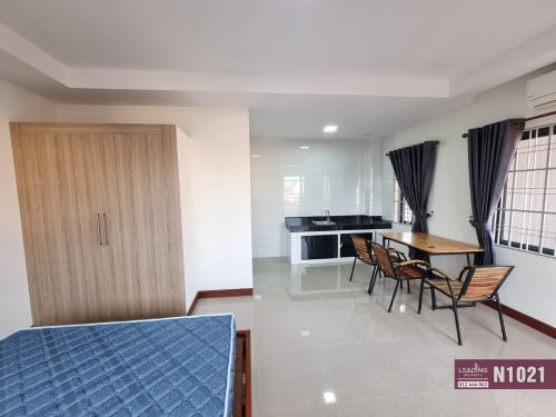 N1021 | Bright and Clean Studio Apartment with Lift For Rent in Chroy Changva