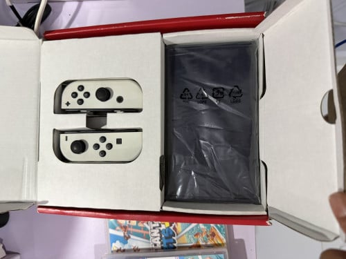 Nintendo switch Oled 99% Look like new