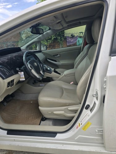 Prius 010 option 4 solla លក់